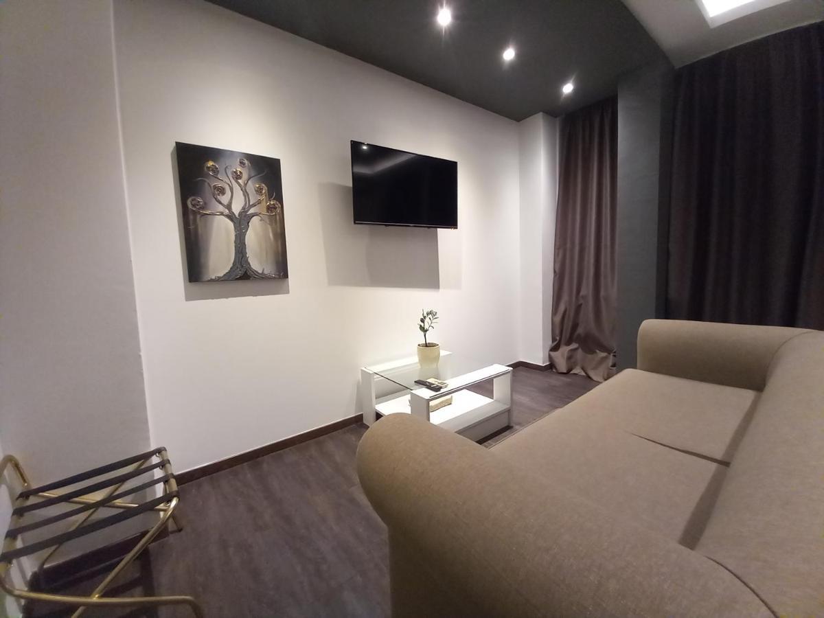 Filippos Downtown - 2Br Lux Apartment - Tsimiski Ladadika - Explore Center By Foot - Close To Aristotelous Square سالونيك المظهر الخارجي الصورة